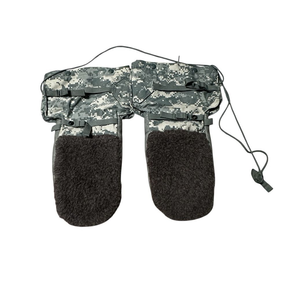 US Army Extreme Cold Weather Mittens – ACU Camo Leather Trigger Finger Gloves